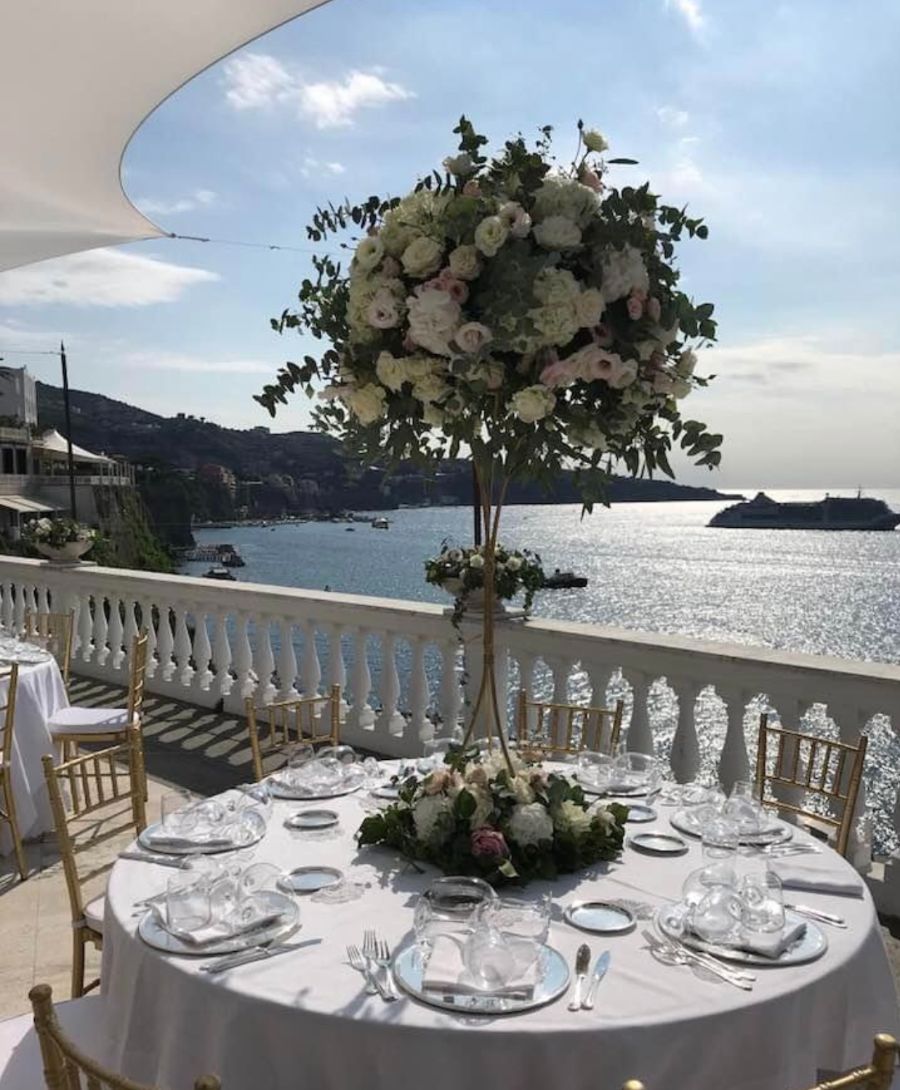 centrotavola floreale per ricevimento nuziale