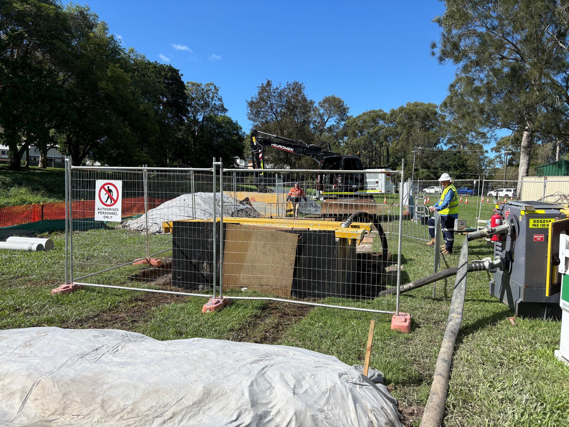 A construction site with a fence and a sign that says no parking.