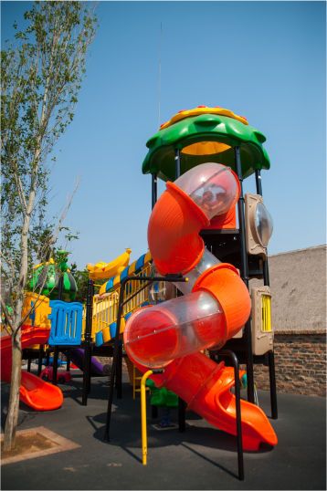 In Shere Shopping Centre 13