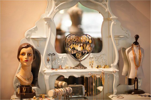 In Shere Shopping Centre 17