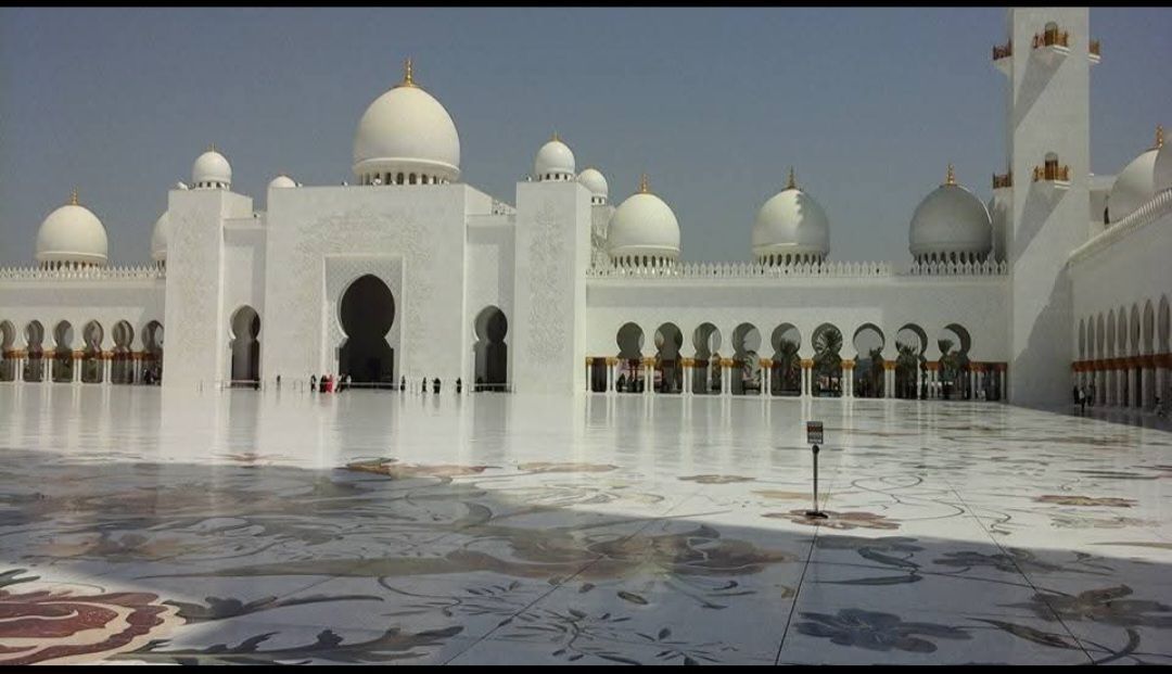 A large white building with a lot of dome shaped roofs