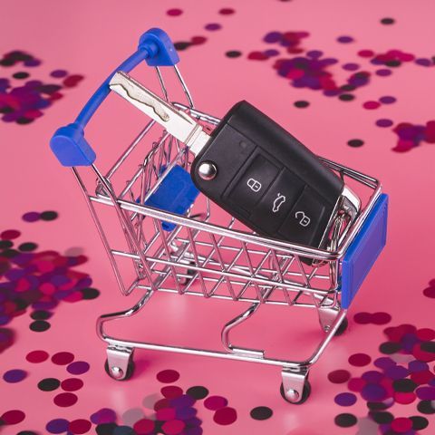 car-key-inside-shopping-cart