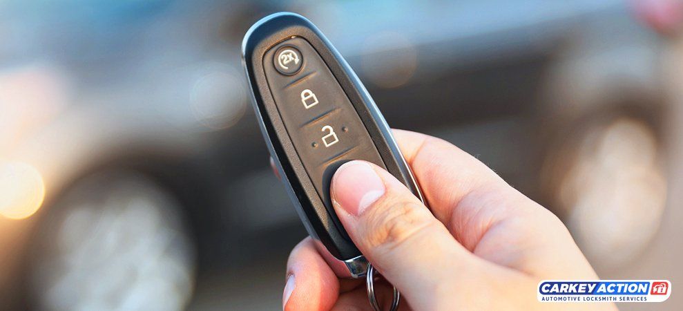 hand-holding-ford-smart-key