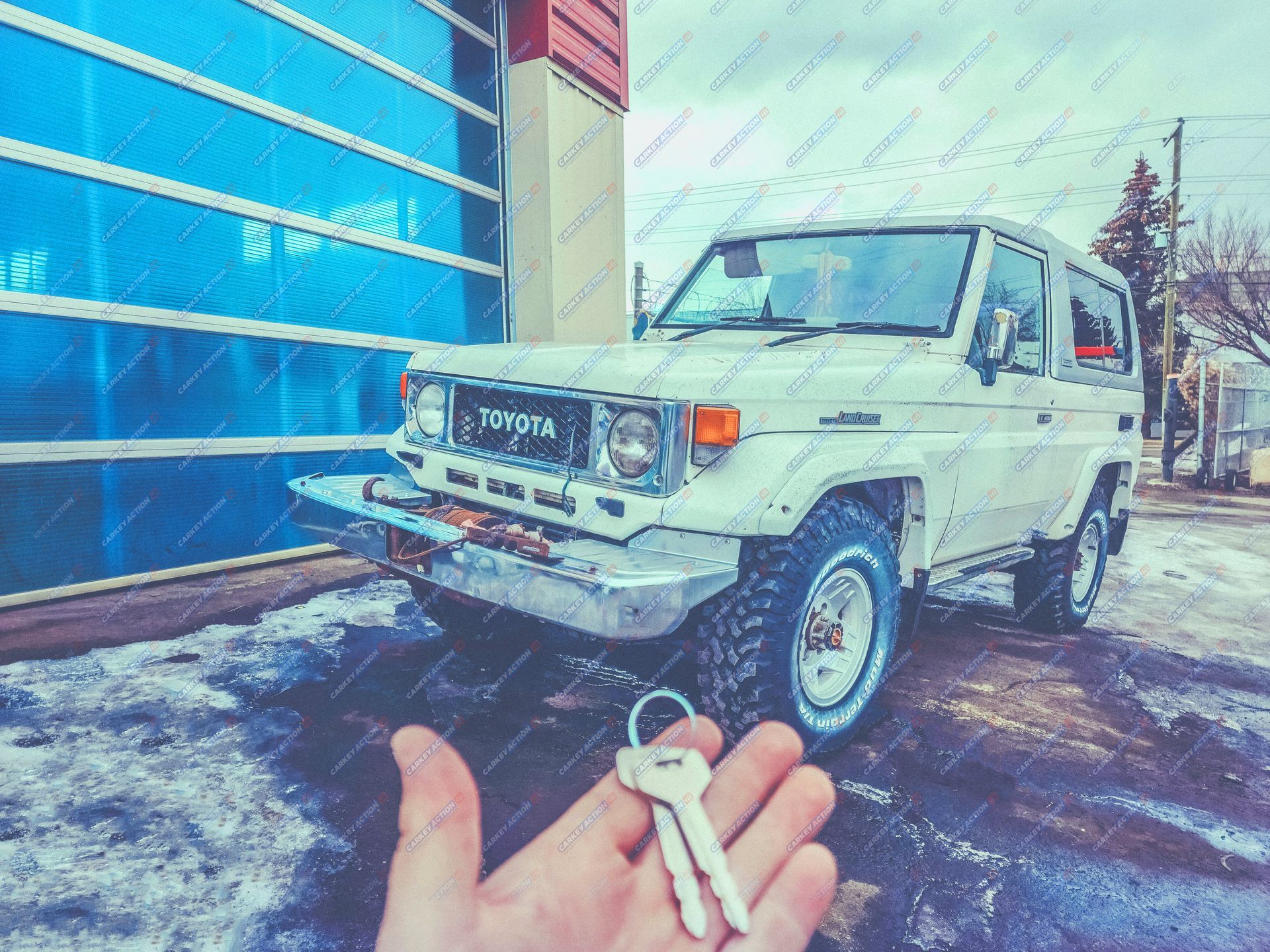 toyota-land-cruiser-1986-car-keys