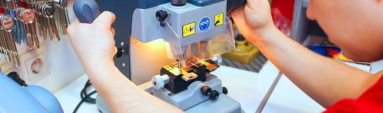 technician-copying-laser-cut-key