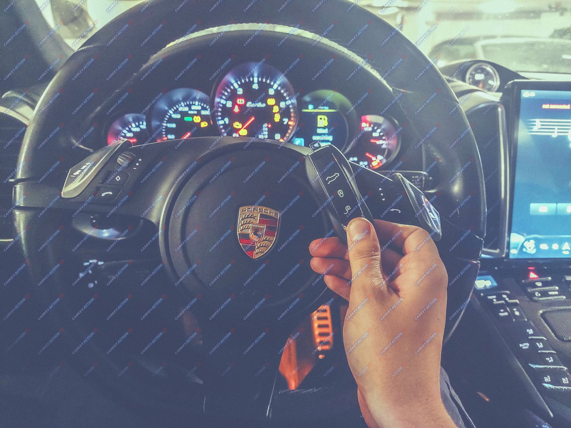 porsche-cayenne-sport-2017-car-keys