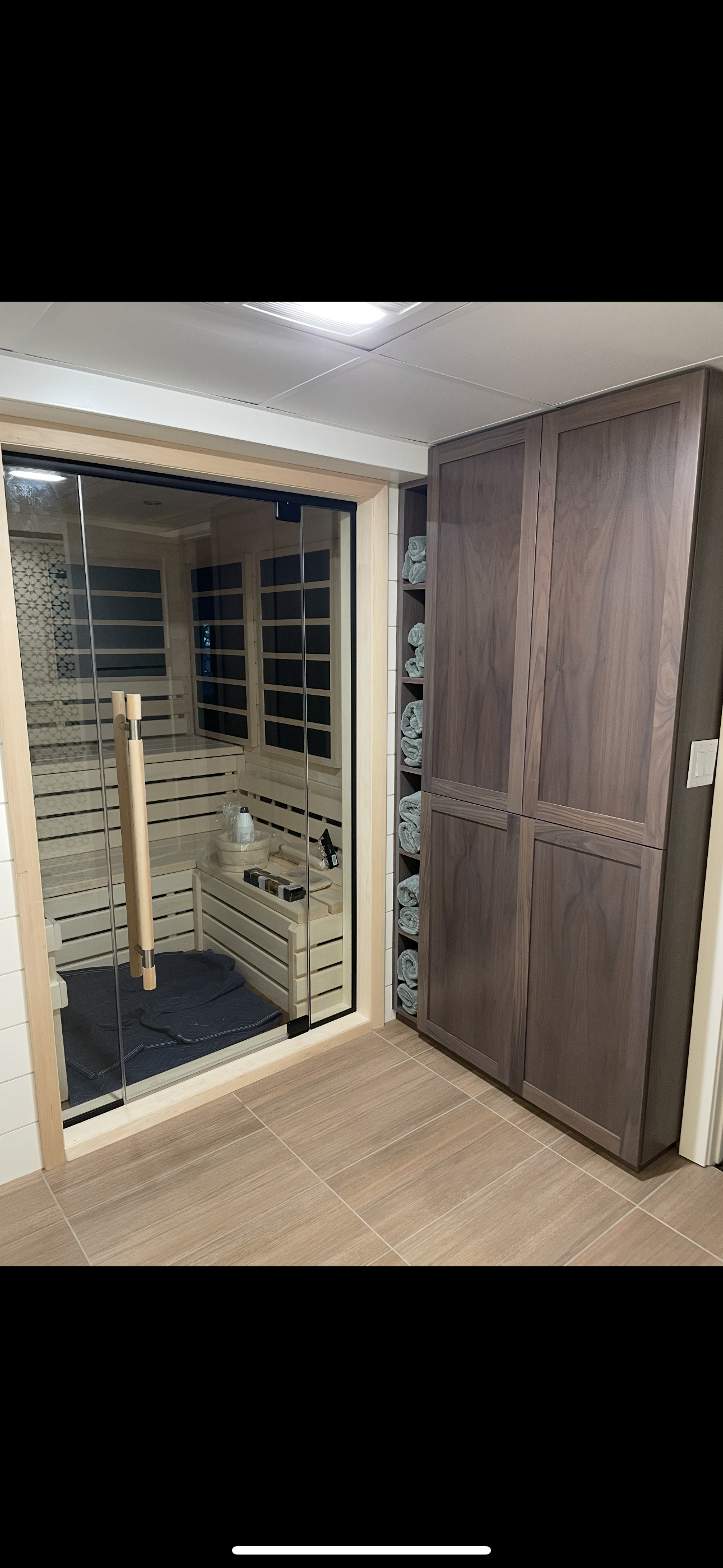 A room with a sauna and a closet in it.