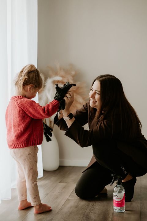 Kim Olsen, owner of Mo & Ko Clean, smiling with her daughter Marlee at home.
