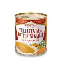 È una lattina di zuppa con dentro dei pomodori.