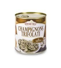 Una lattina di champignon demetra trifolati al tartufo su sfondo bianco.