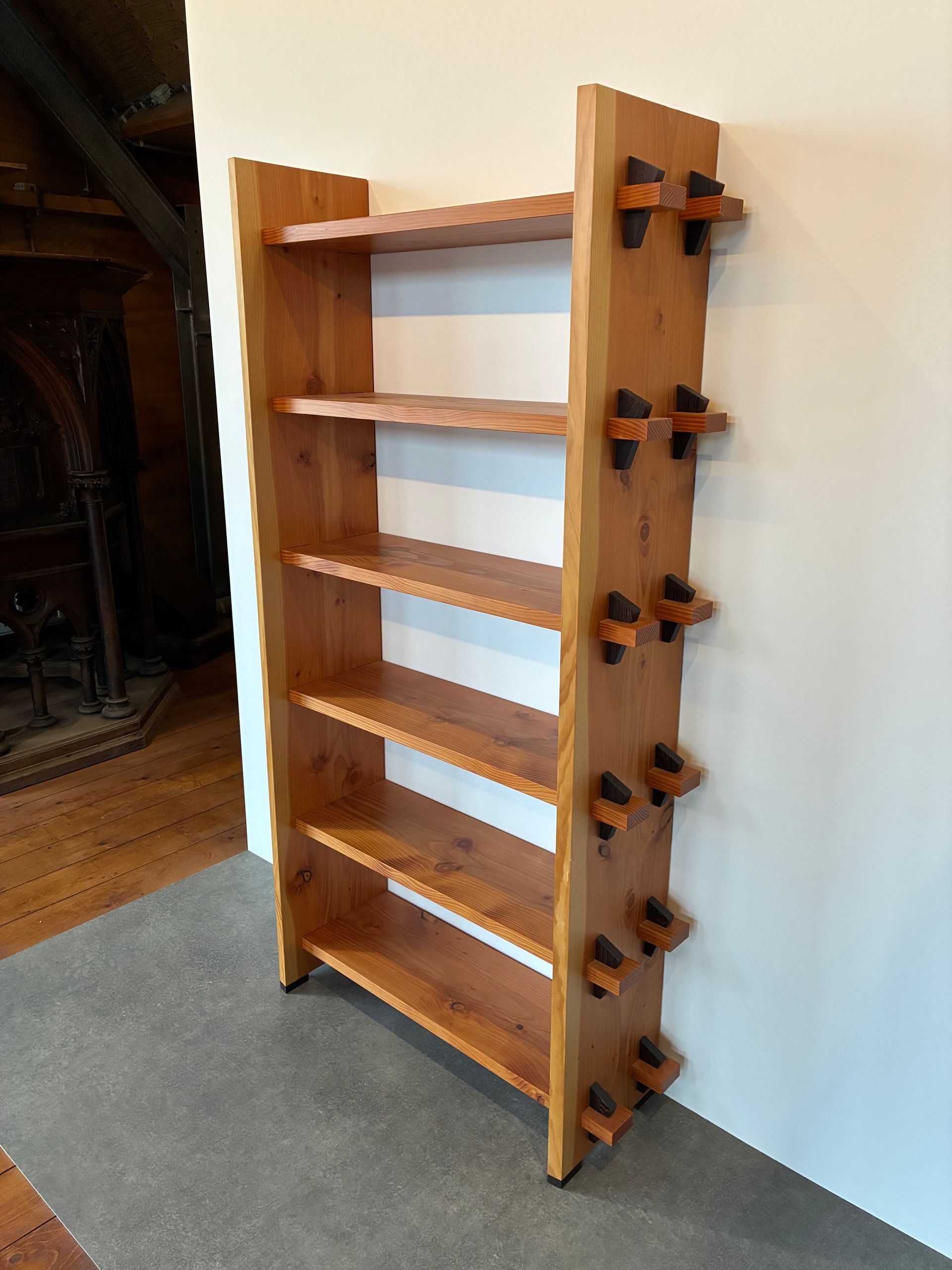 Open kast van douglas