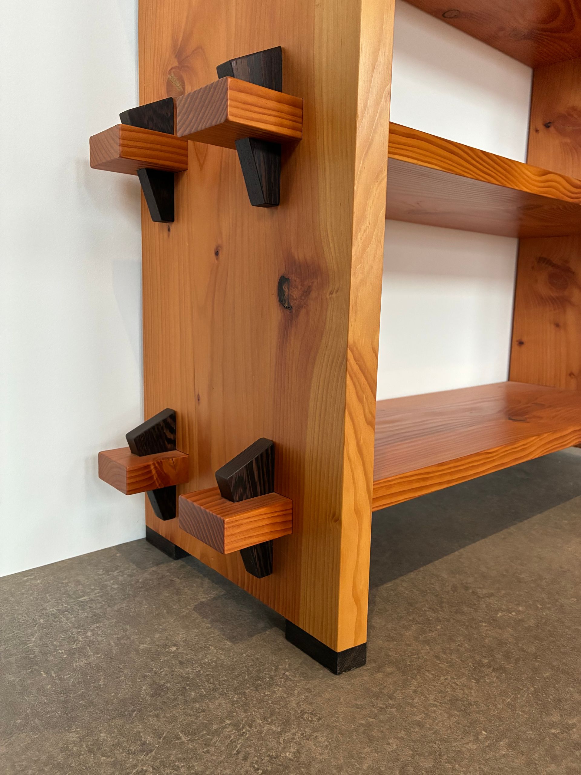 Open kast van douglas