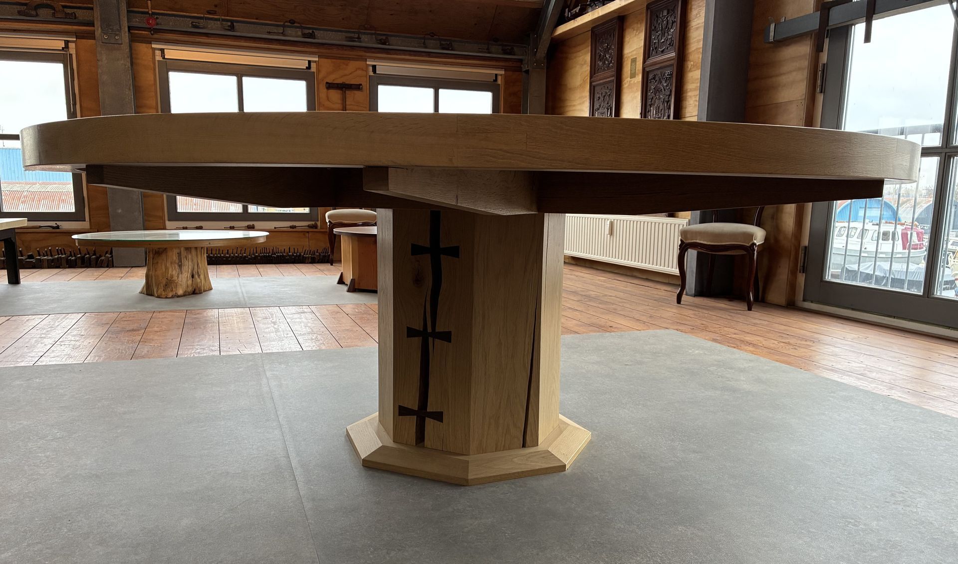 Ronde tafel van eiken en wengé
