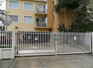 735 SW 2nd Street Gate
