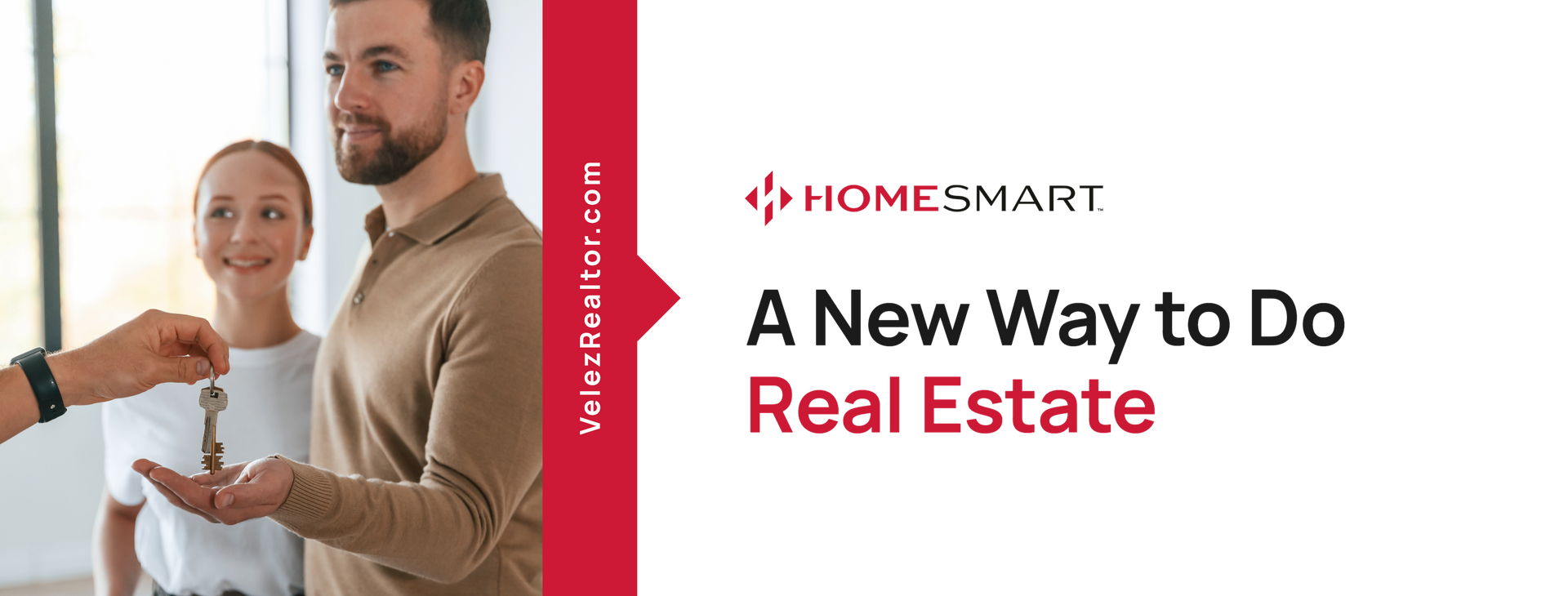 A couple receives keys, smiling. HomeSmart logo: 