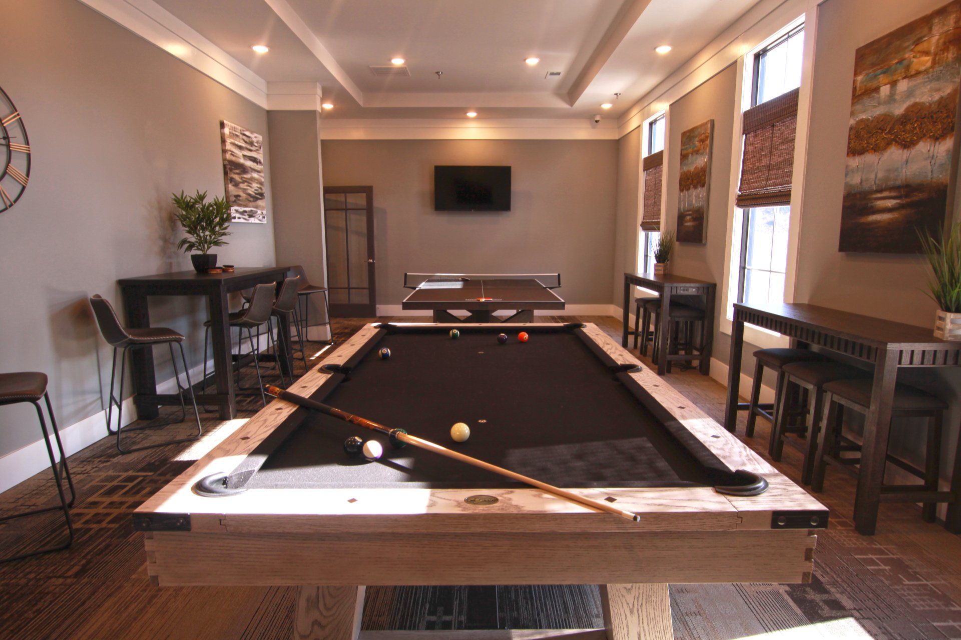 1 element apartments lobby