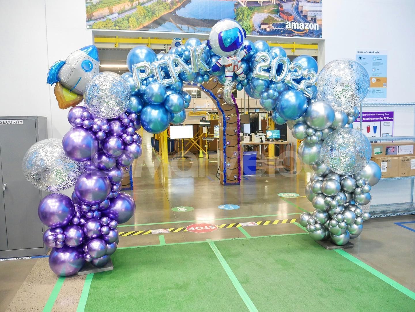 A bunch of balloons are sitting on top of each other in a room.