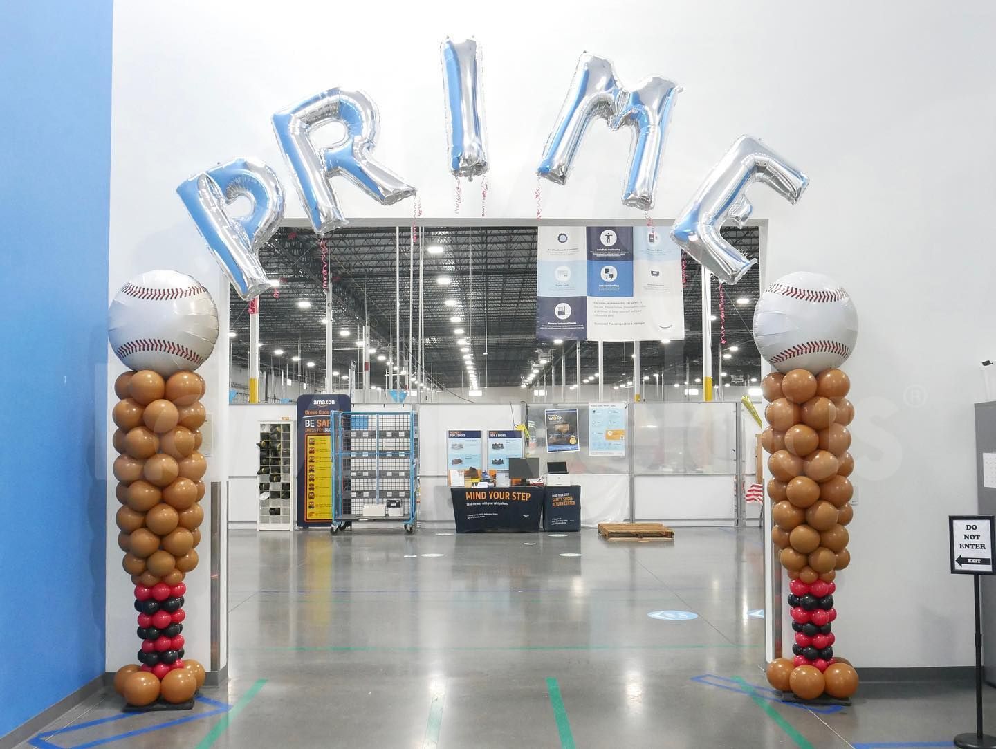 A room with balloons and a sign that says prime on it.