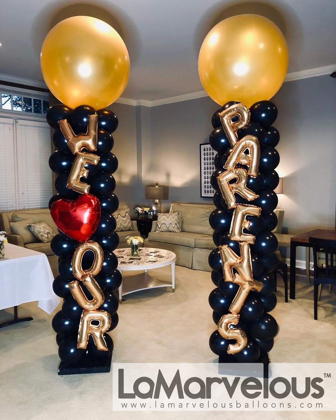 Two columns made of black and gold balloons with the words parents on them