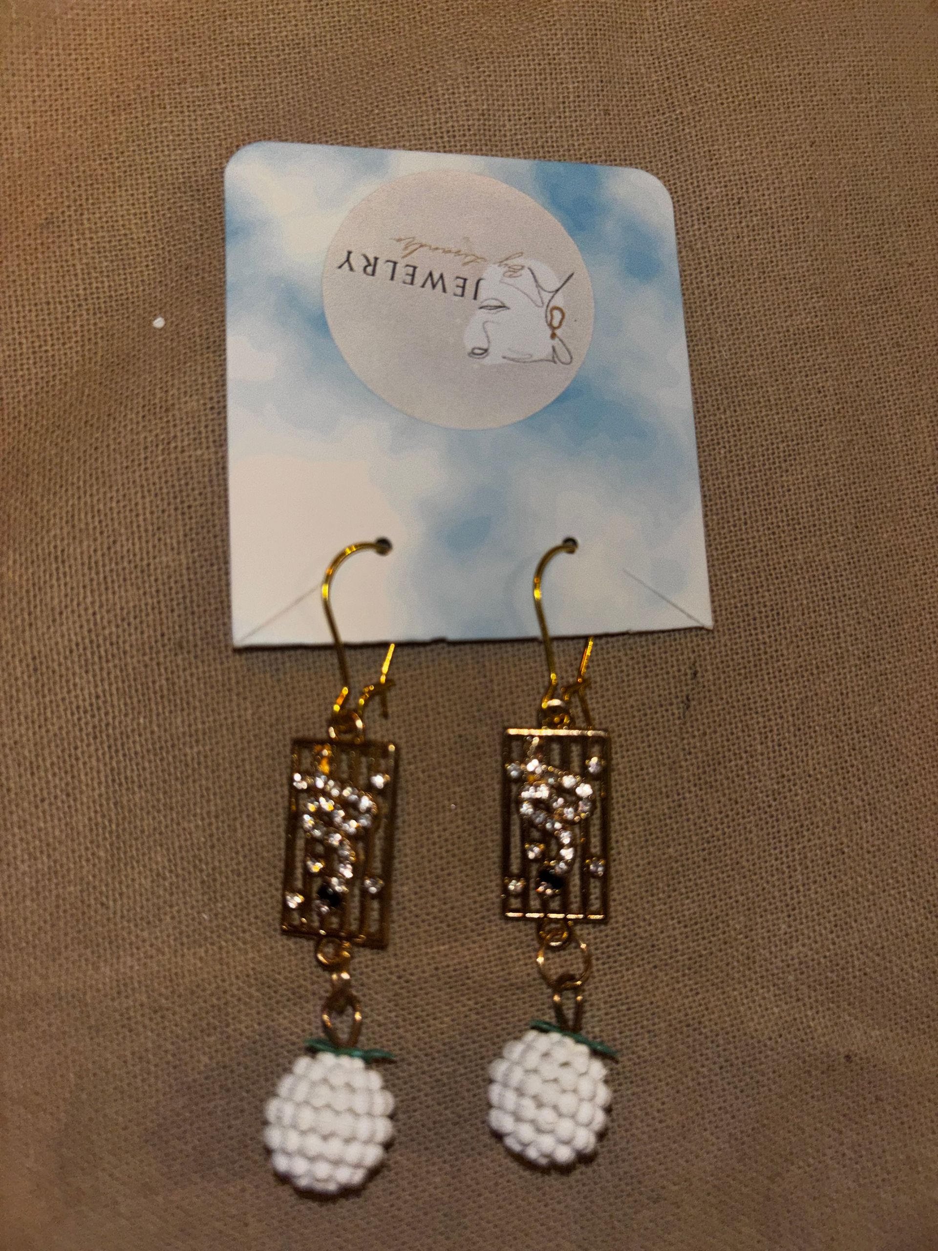 A15 oorbellen goud witte balletjes