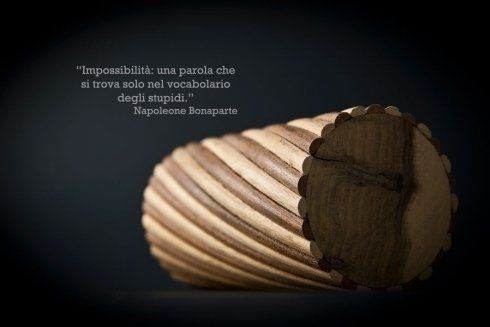 Oggetto cilindrico in legno