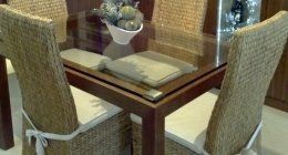 Tavolo di legno e vetro