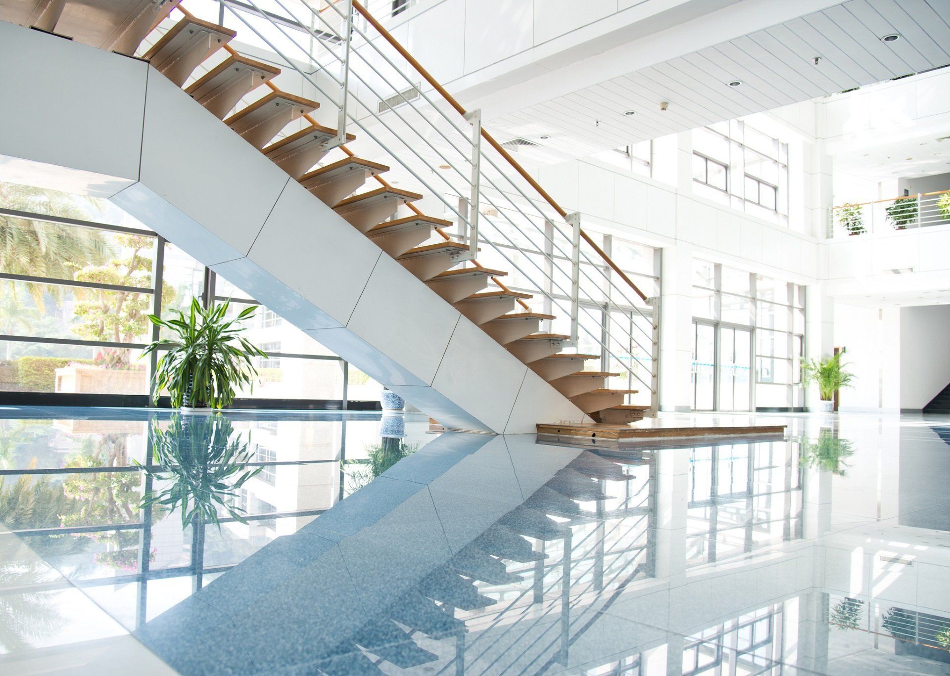 Interni moderni con scala