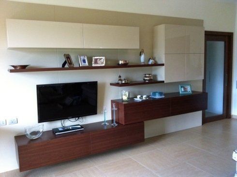 Mobile tv in legno scuro