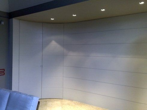 Parete divisoria in legno bianco