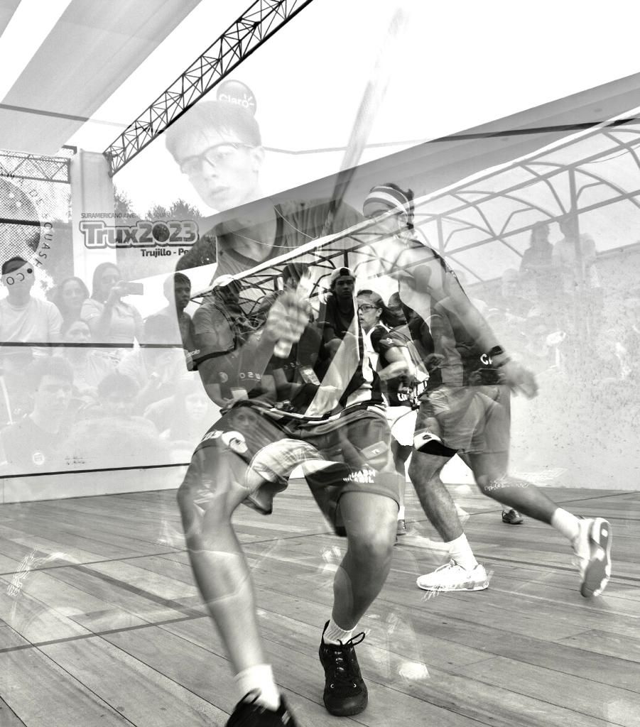 Uma foto em preto e branco de um homem tocando violino