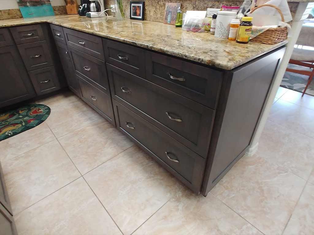 A kitchen with a large island and lots of drawers.