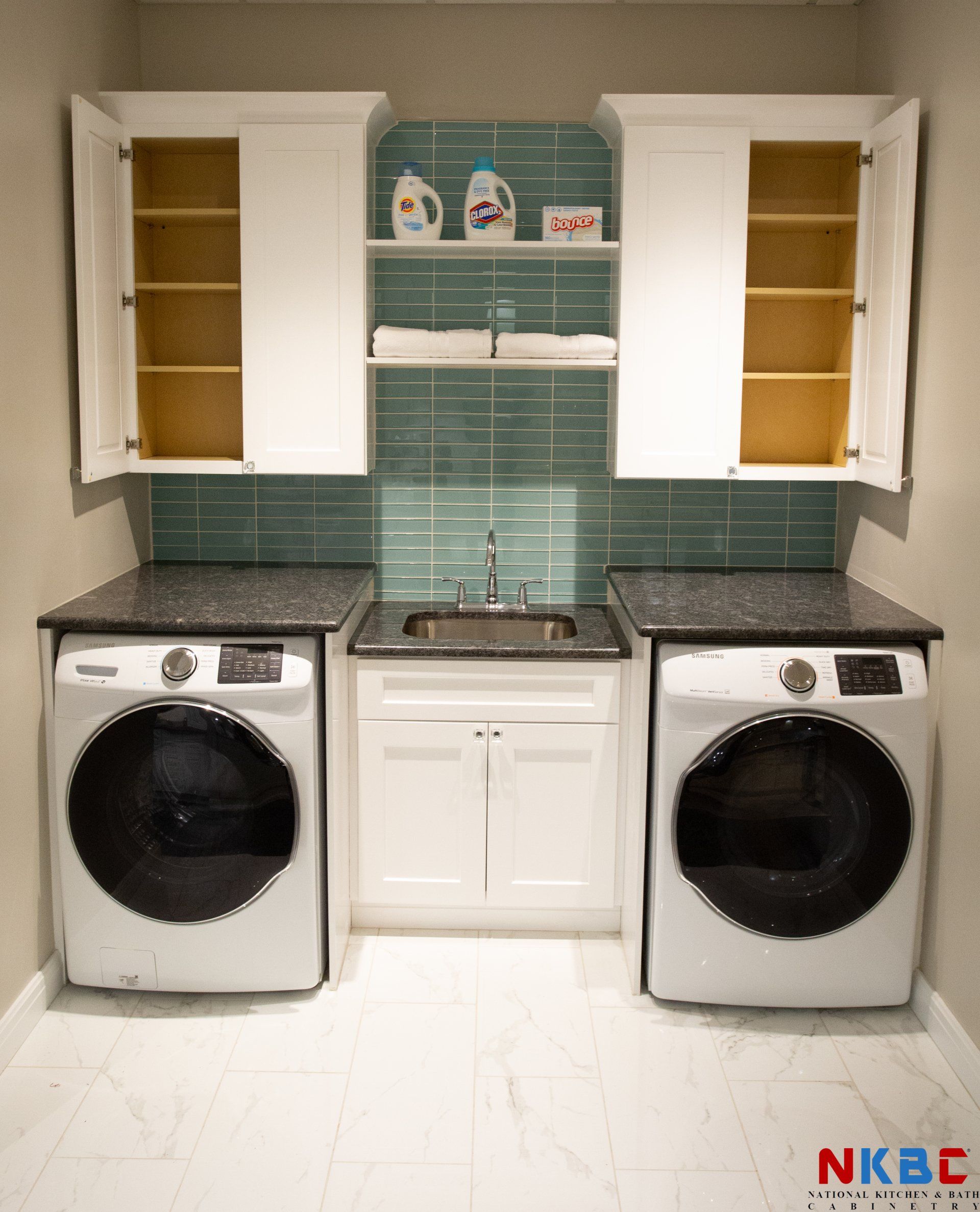 cabinet manufacturer with built-ins