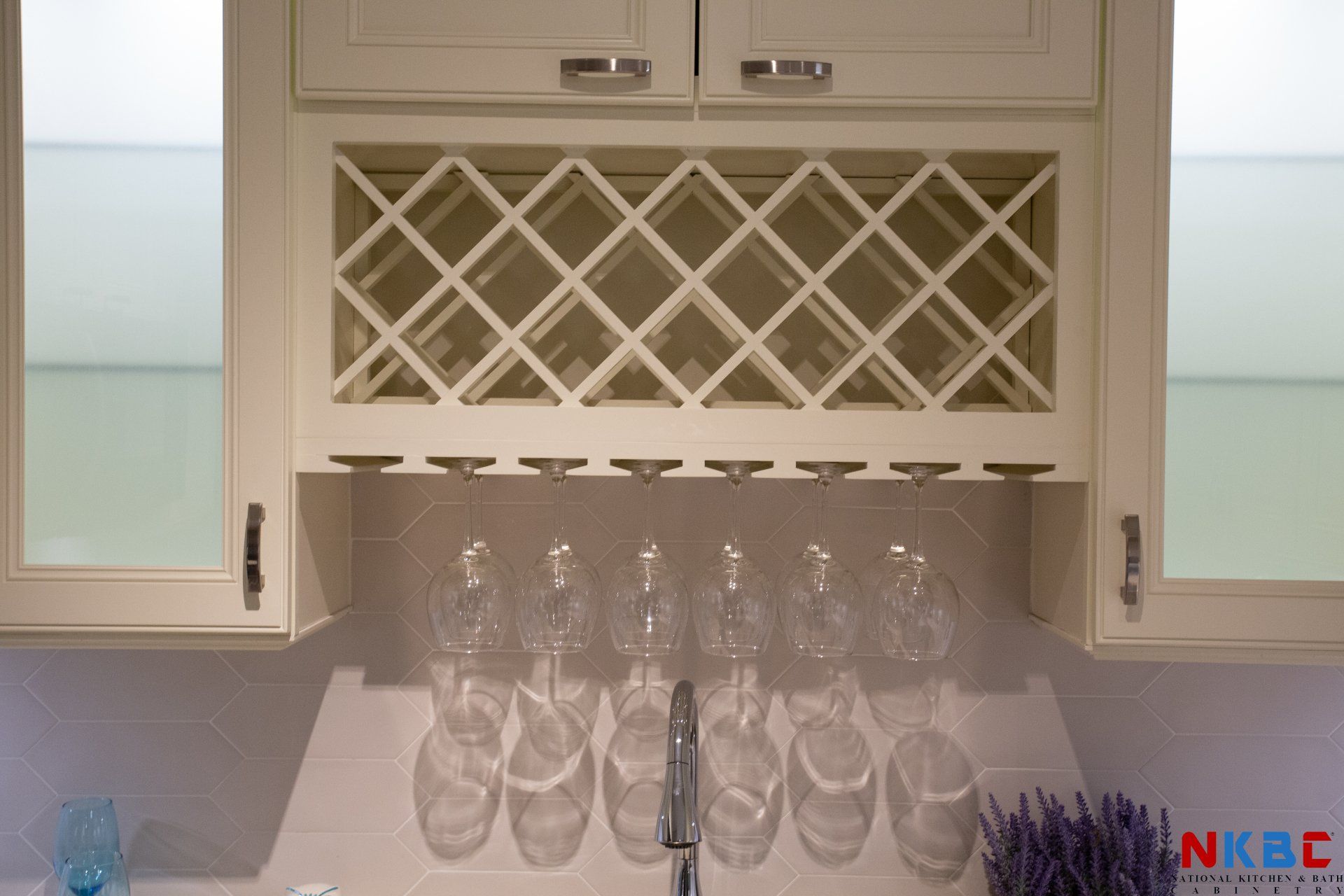 cabinet manufacturer can do wonders to any kitchen