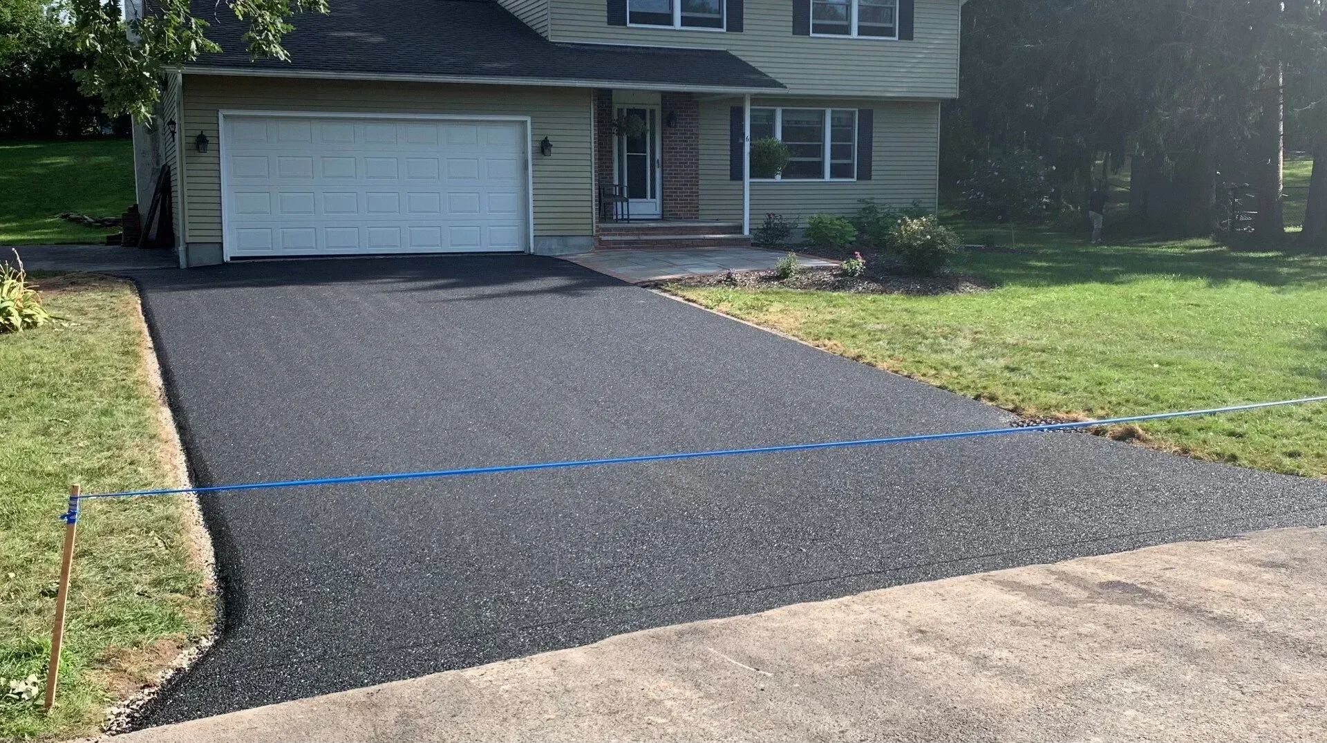 Freshly paved asphalt driveway in Maryland, showcasing smooth and durable paving