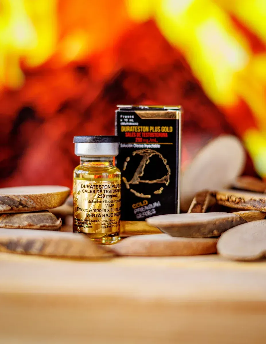 Un vial y una caja de Durateston Plus Gold etiquetados para uso intramuscular
