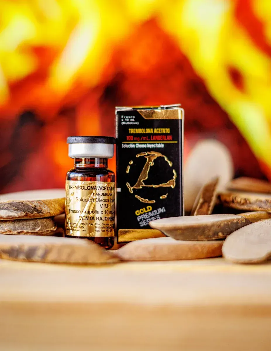 Un pequeño frasco de vidrio y una caja negra con la etiqueta 