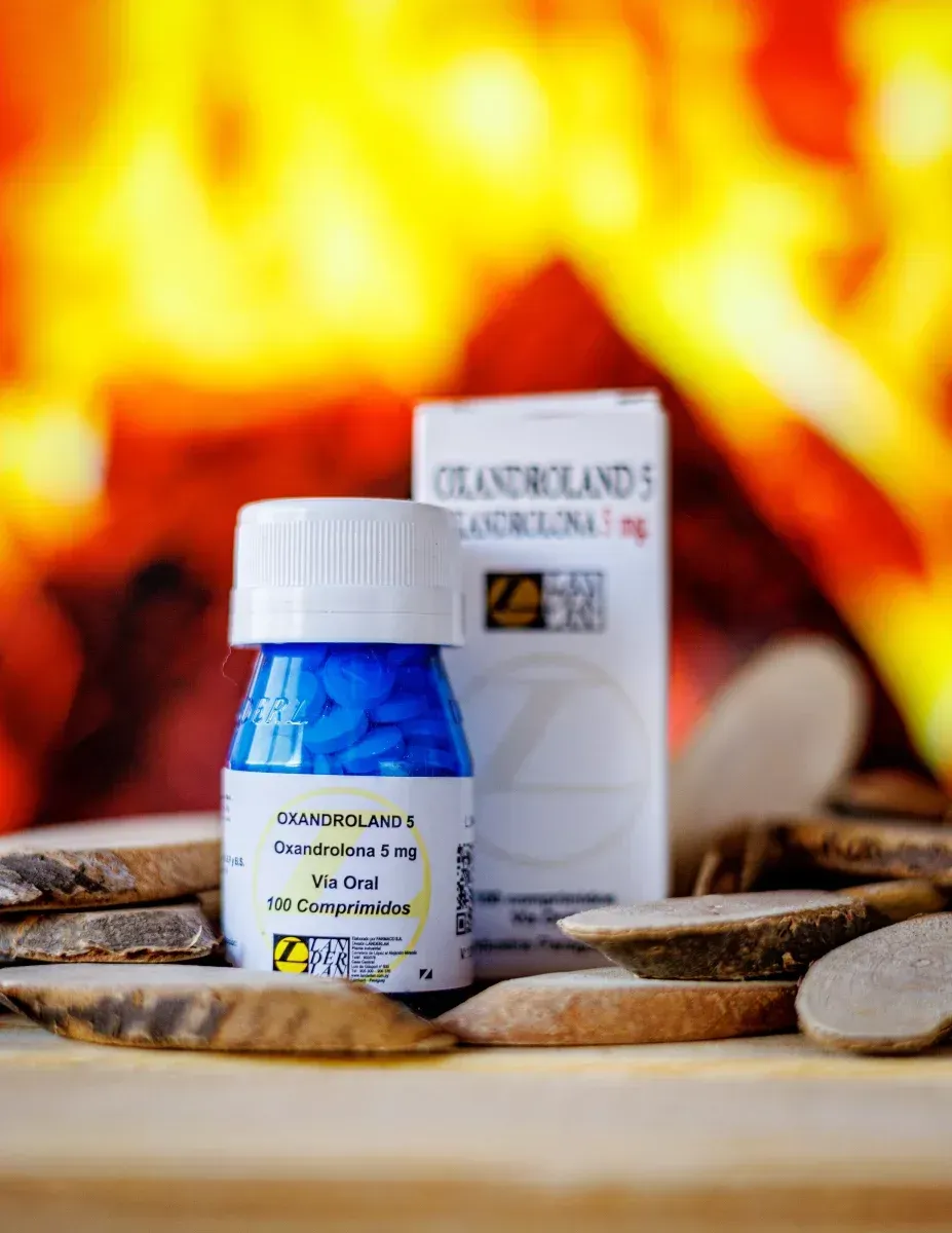 Una botella y una caja de comprimidos de Cilandroland de 5 mg