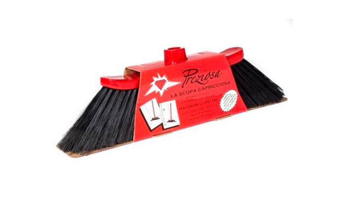 scopa da pavimenti