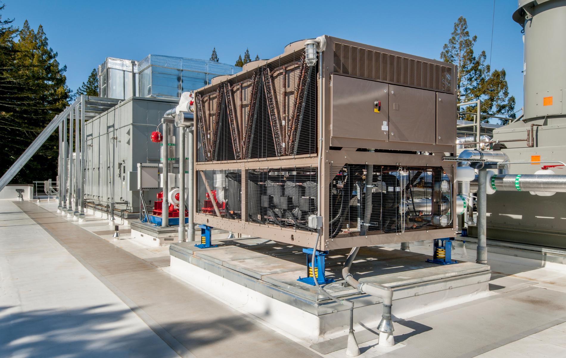 A large machine is sitting on top of a roof.