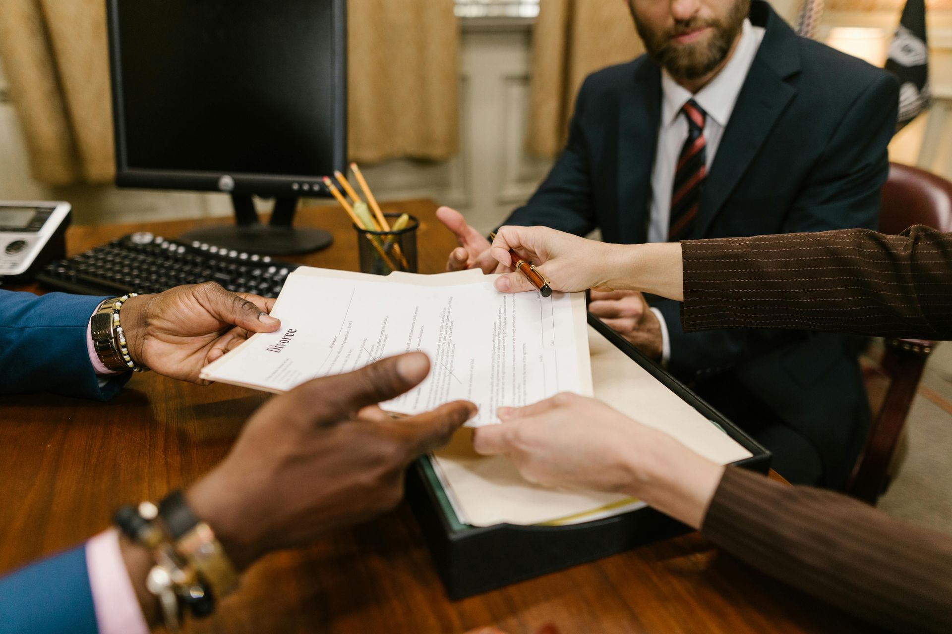 Asesoría en antecedentes, beneficios y medidas cautelares
