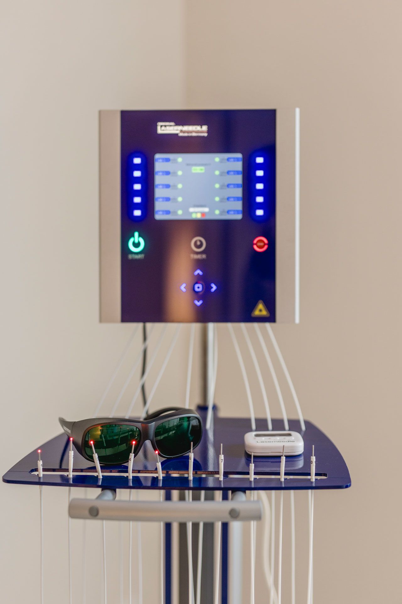 Gerät zur Behandlung mit Laser, Laserneedle