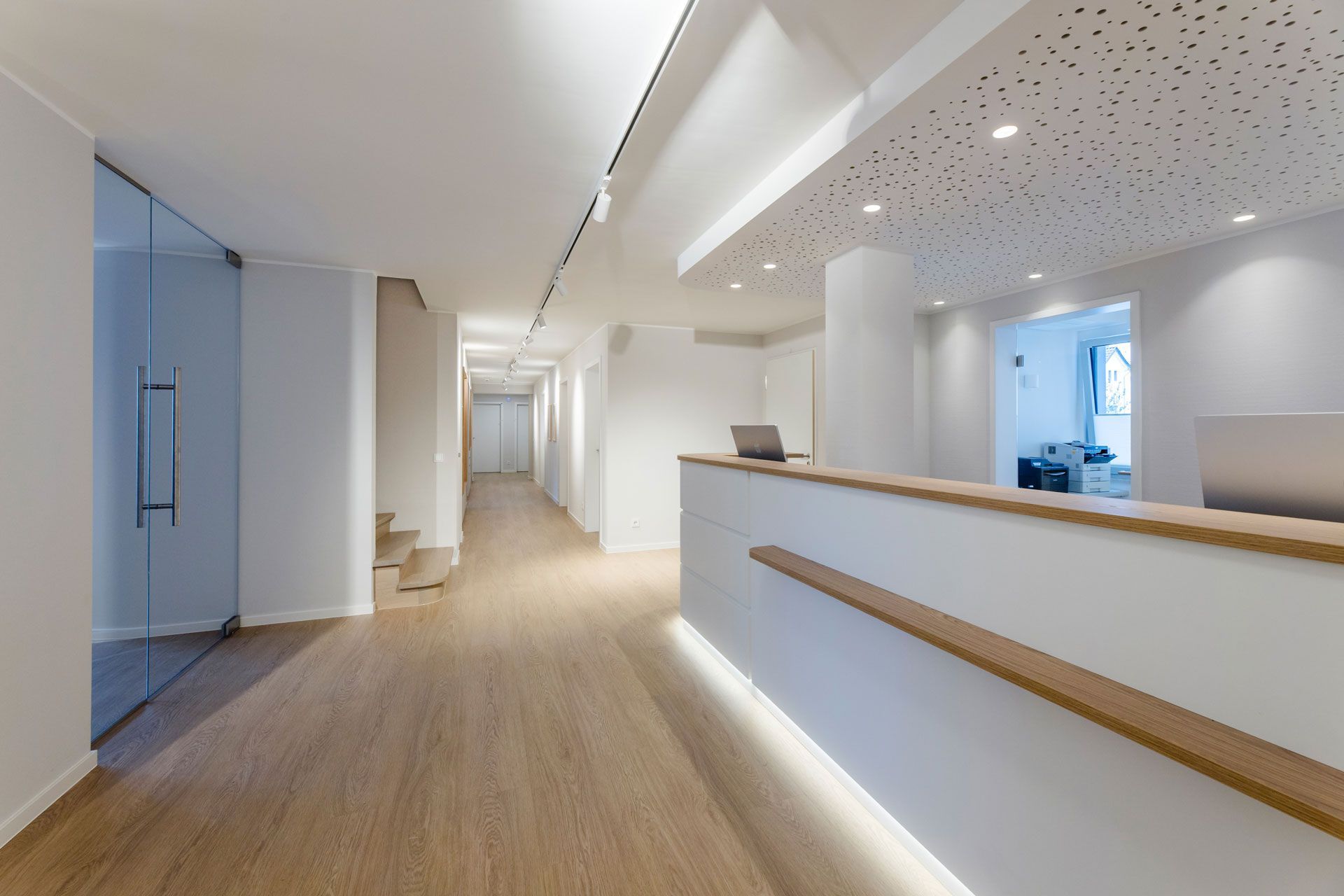 Praxis nach dem Umbau mit modernem Empfang