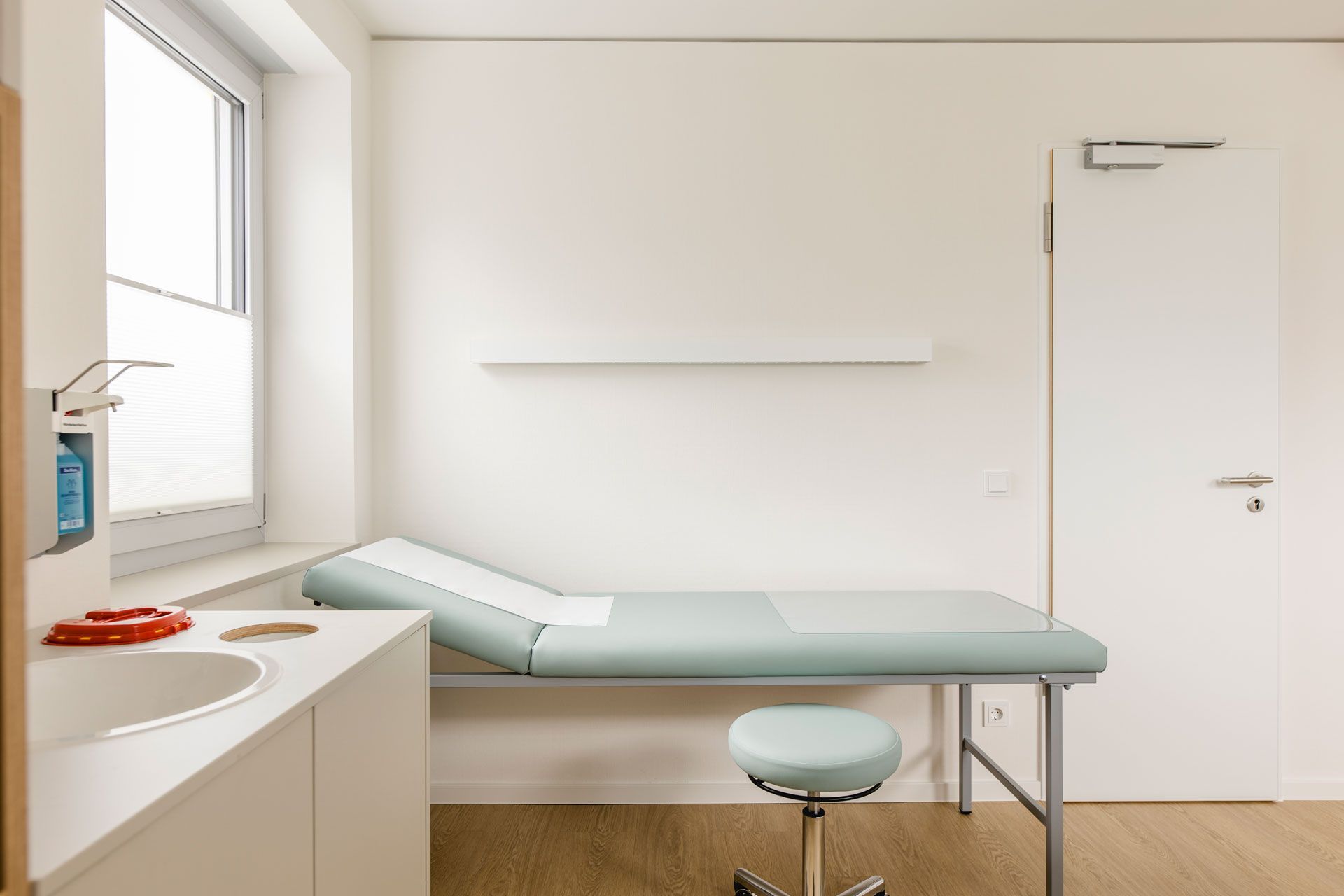 Besprechnungszimmer mit Liege