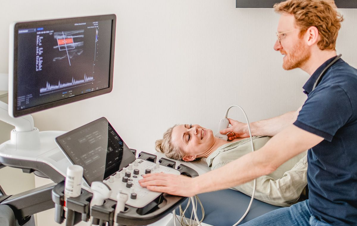 Ultraschallgerät mit Monitor