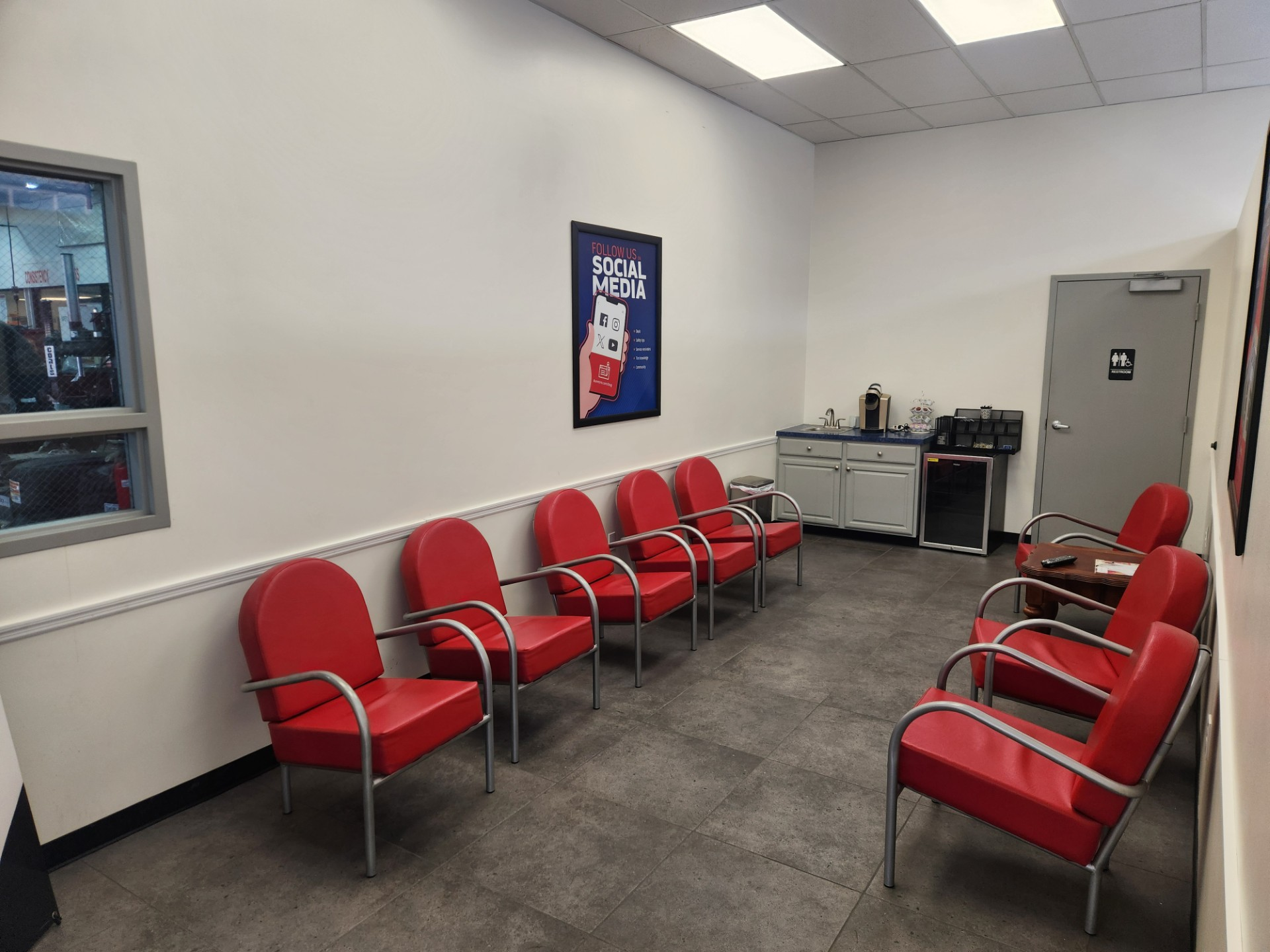 Waiting Area | Dunn Tire