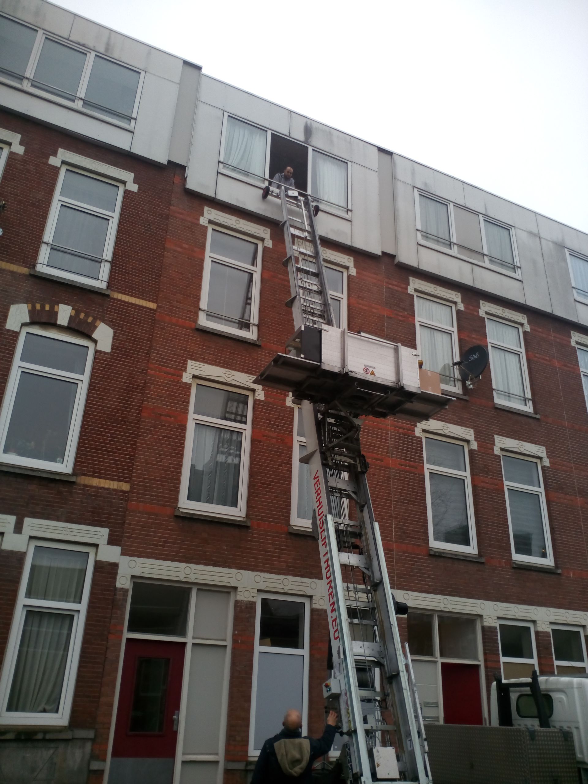 Aquarium op verdieping verhuizen