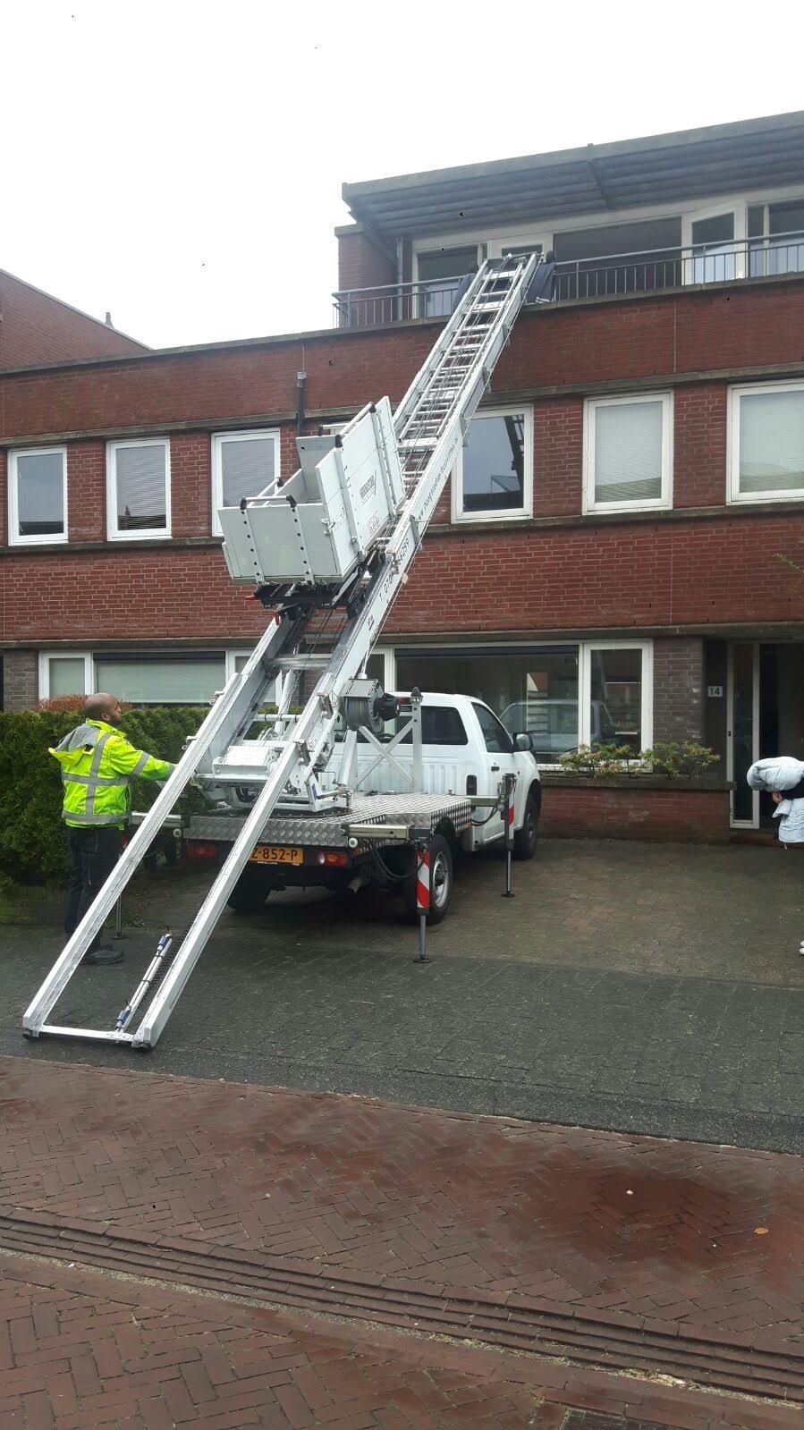 aquarium via balkon naar binnen