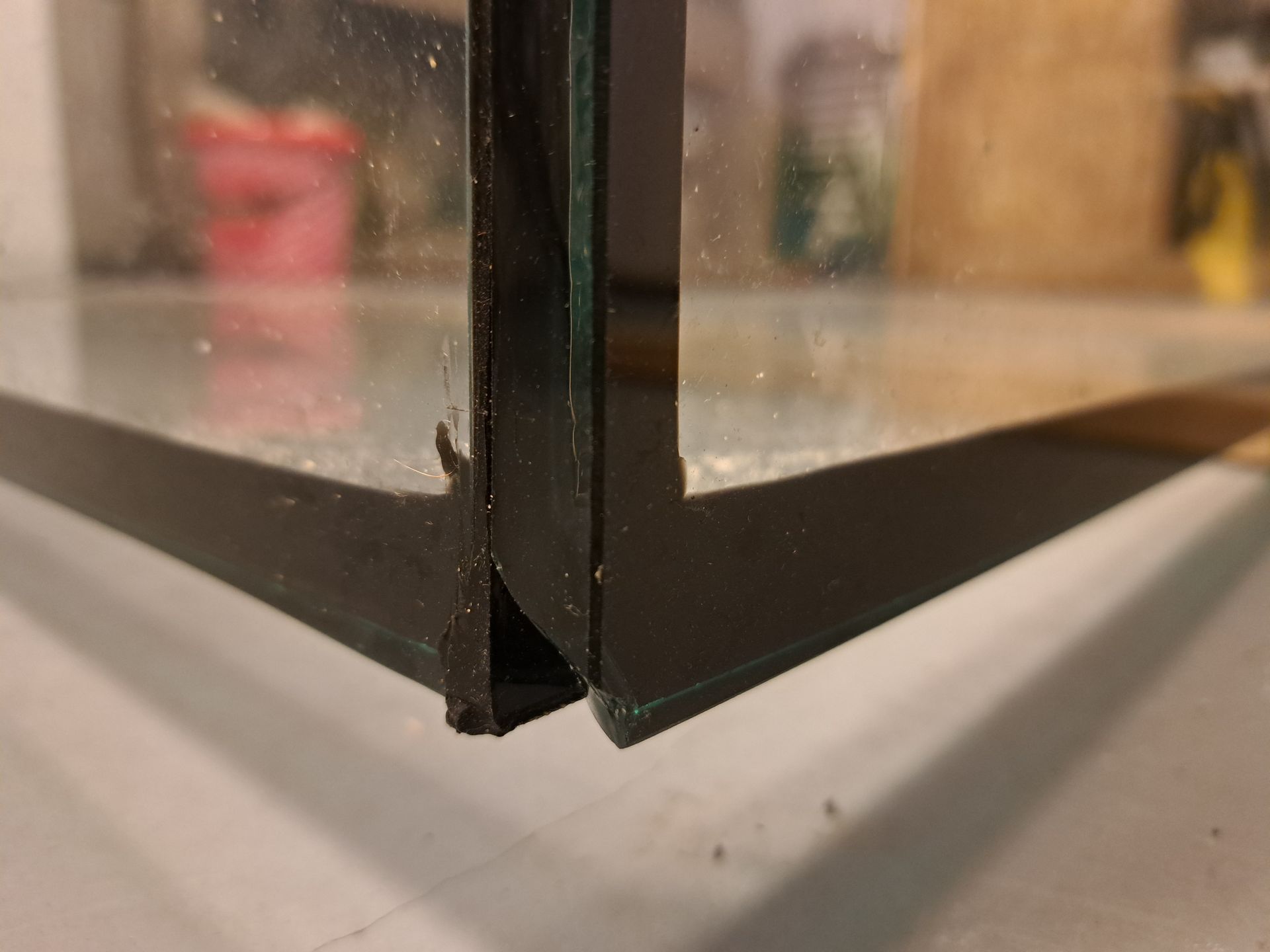 hoekje van aquarium gebroken laten maken