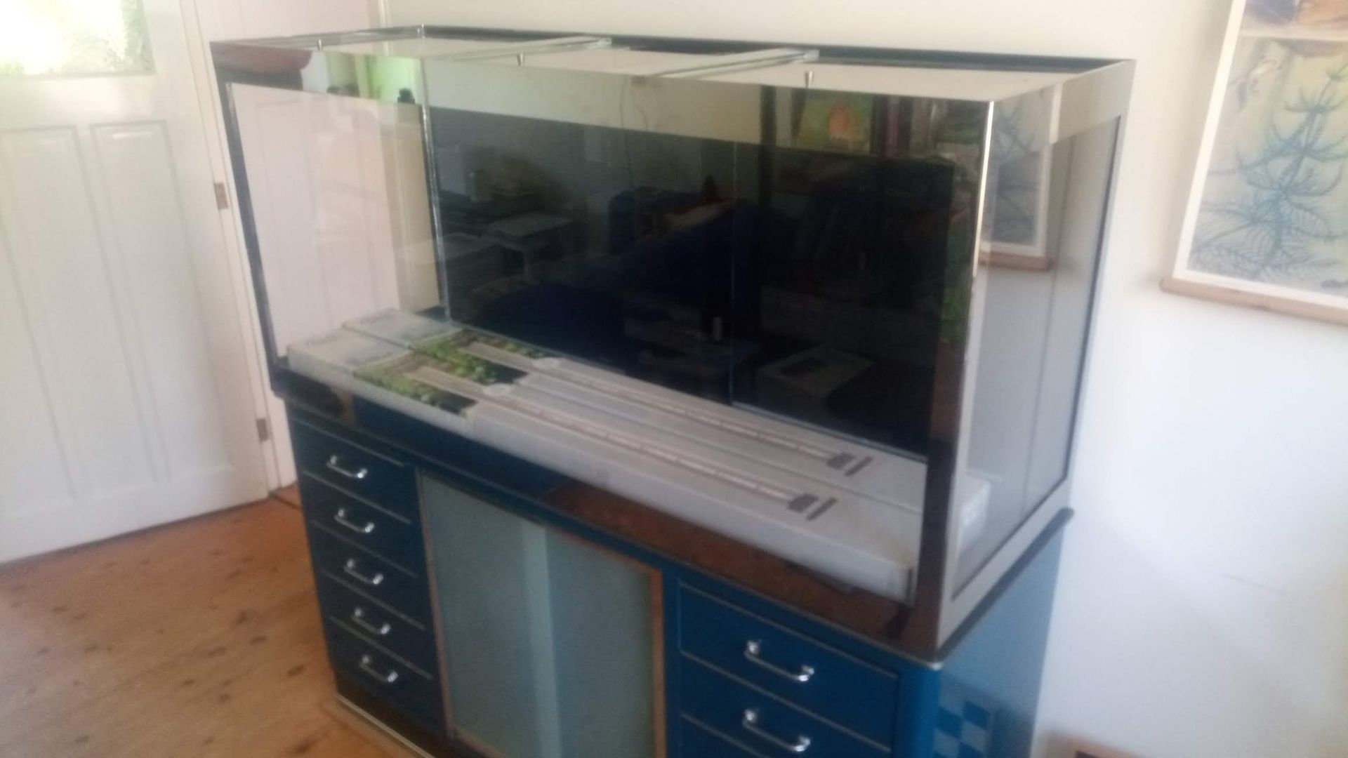 Aquarium met chrome omlijsting