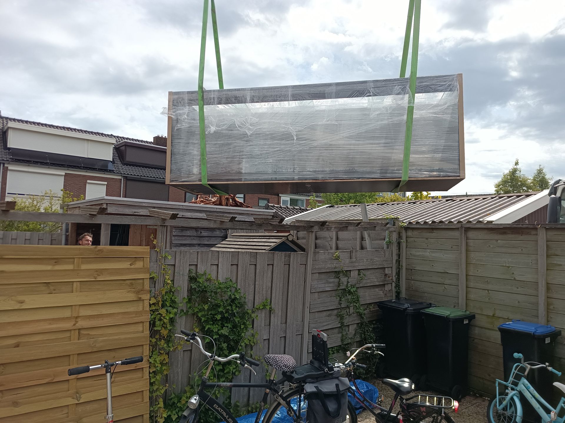 Aquarium over hek met kraan